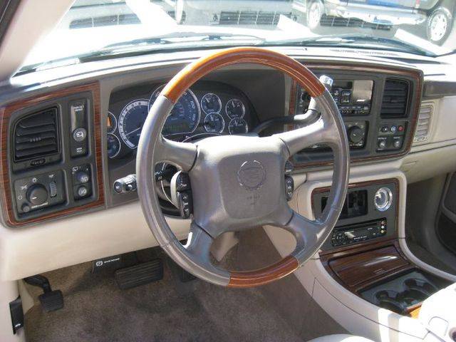 2002 Cadillac Escalade Base