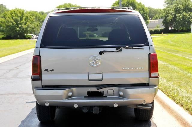 2002 Cadillac Escalade Base