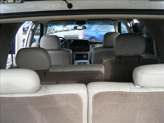 2002 Cadillac Escalade Base