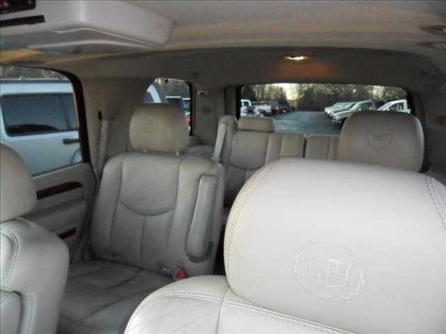 2004 Cadillac Escalade SLT 25