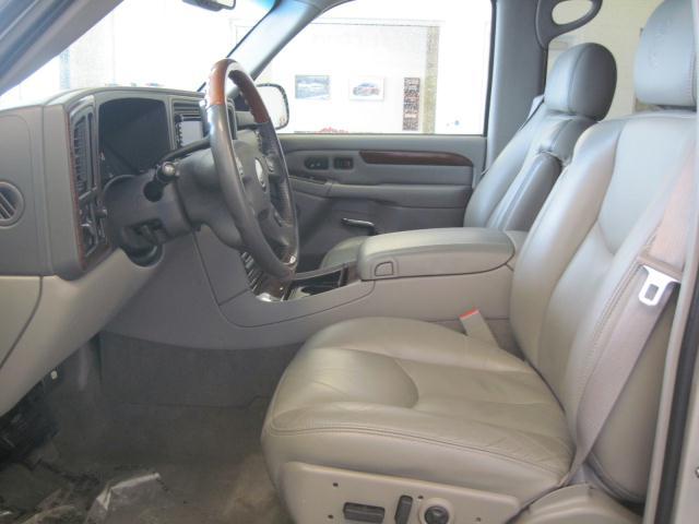 2004 Cadillac Escalade Unknown