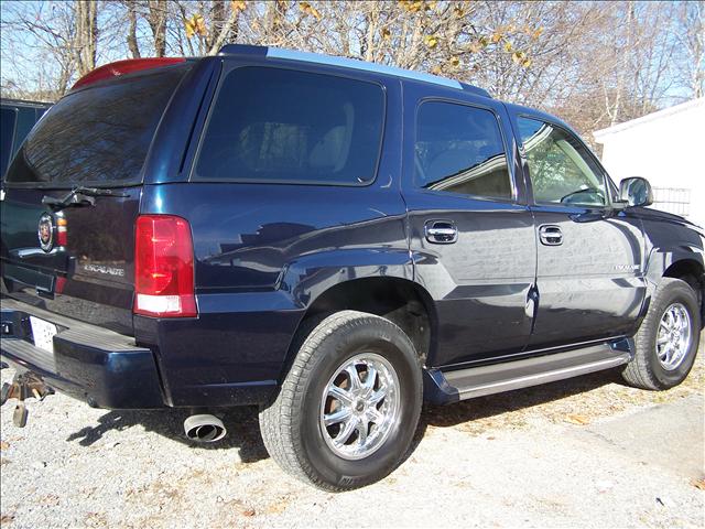 2004 Cadillac Escalade Base