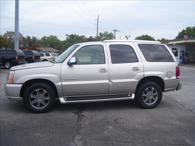 2004 Cadillac Escalade Base