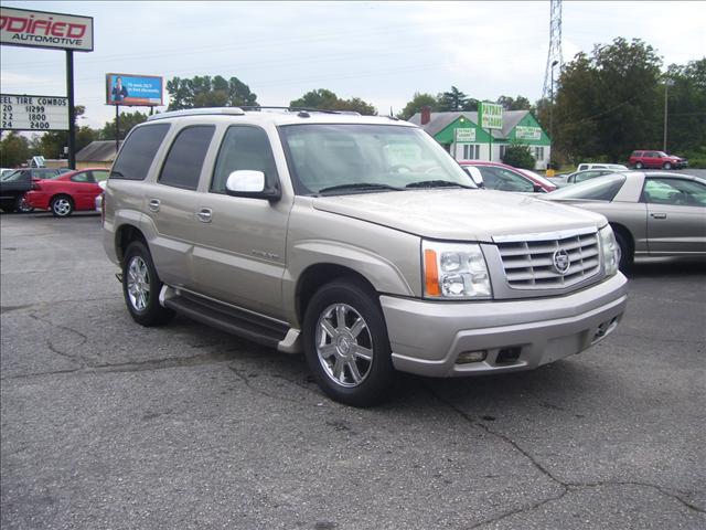 2004 Cadillac Escalade Base