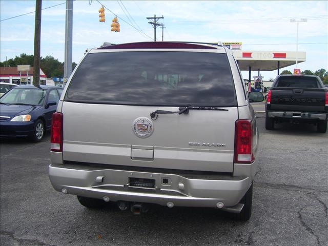 2004 Cadillac Escalade Base