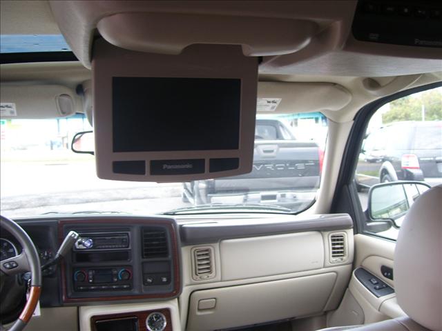 2004 Cadillac Escalade Base