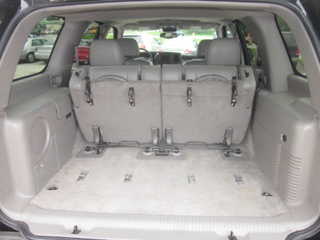 2004 Cadillac Escalade EX - DUAL Power Doors