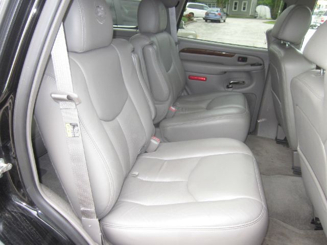 2004 Cadillac Escalade EX - DUAL Power Doors