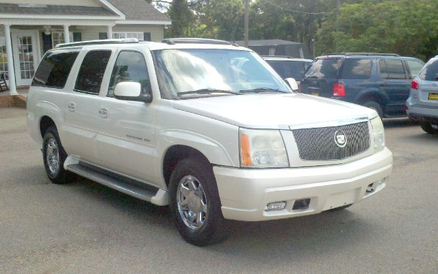 2004 Cadillac Escalade SR5 Sport Utility 4D