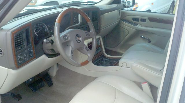 2004 Cadillac Escalade SR5 Sport Utility 4D