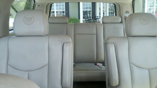 2004 Cadillac Escalade SR5 Sport Utility 4D