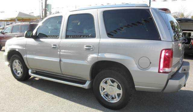 2004 Cadillac Escalade Base