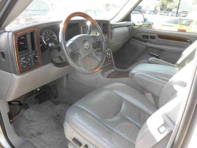 2004 Cadillac Escalade Base