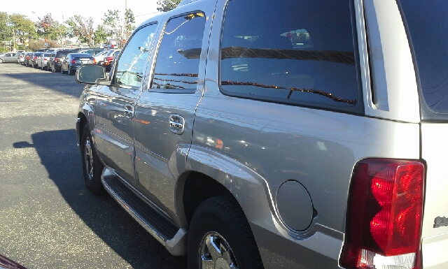 2004 Cadillac Escalade EX - DUAL Power Doors