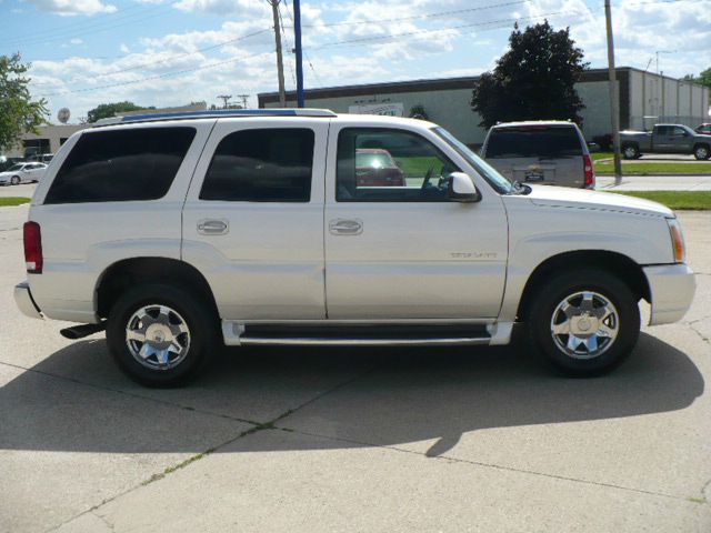 2004 Cadillac Escalade GLS PZEV