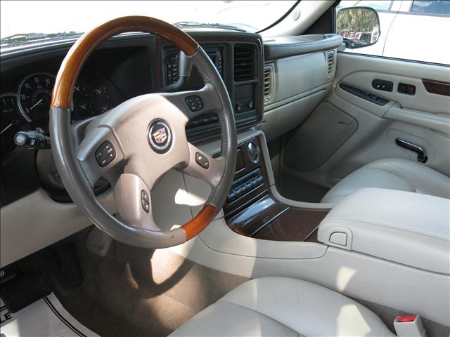 2004 Cadillac Escalade Base