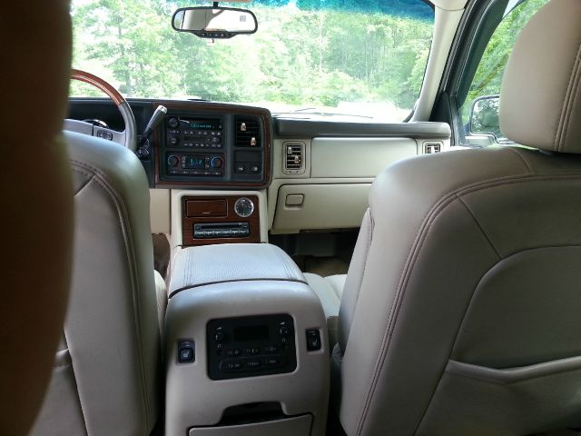 2004 Cadillac Escalade EX - DUAL Power Doors