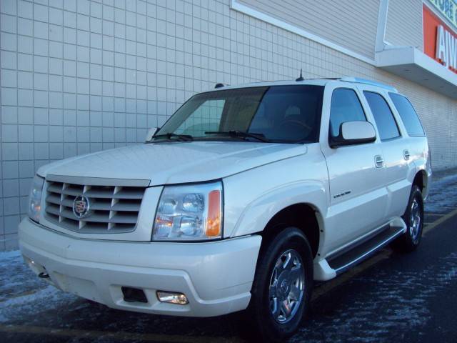 2004 Cadillac Escalade Sedan 4D CLS5