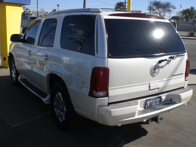 2004 Cadillac Escalade Base