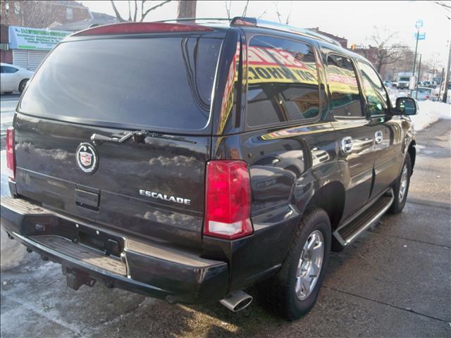 2004 Cadillac Escalade Base