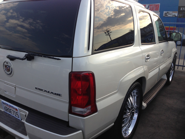 2004 Cadillac Escalade EX - DUAL Power Doors