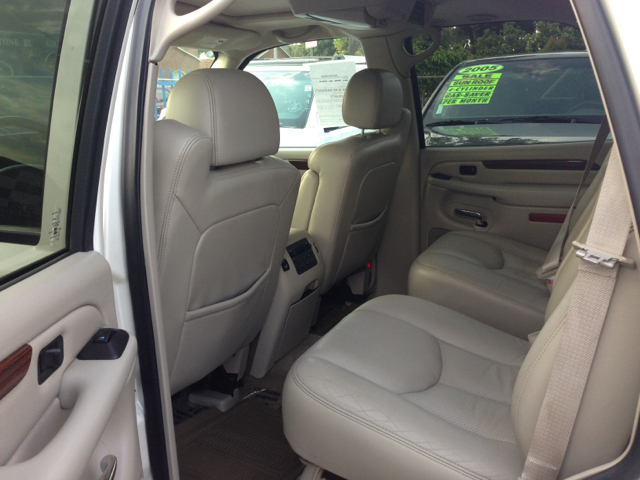 2004 Cadillac Escalade EX - DUAL Power Doors