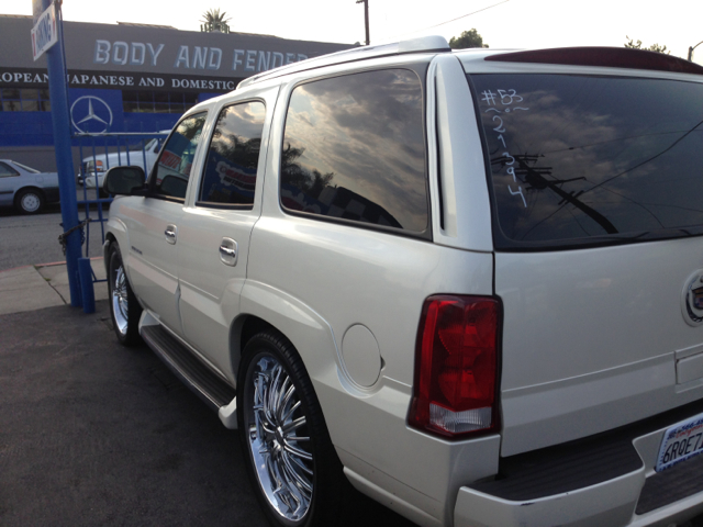 2004 Cadillac Escalade EX - DUAL Power Doors