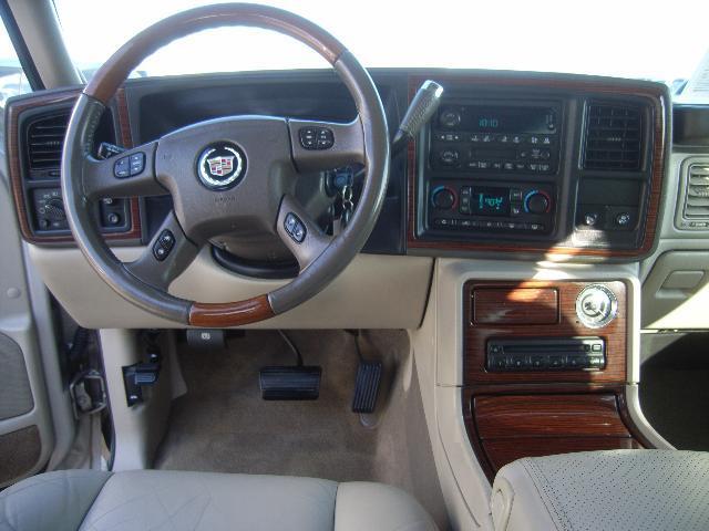 2004 Cadillac Escalade Base