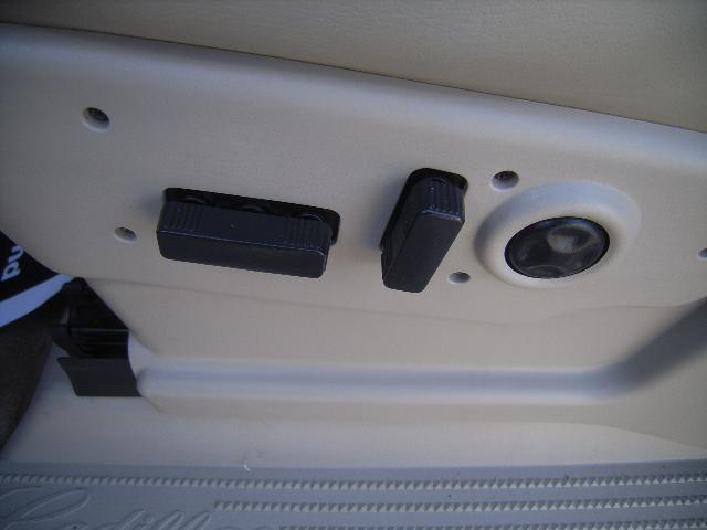 2004 Cadillac Escalade Base