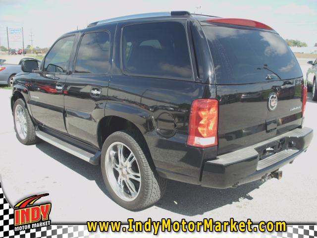 2005 Cadillac Escalade Base