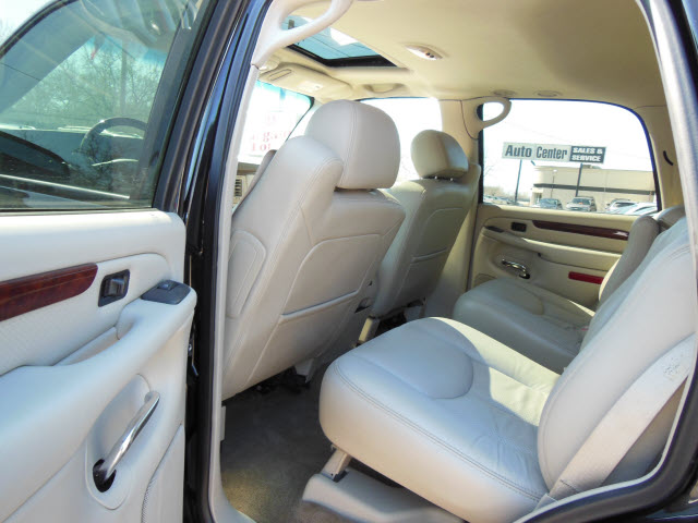 2005 Cadillac Escalade Base