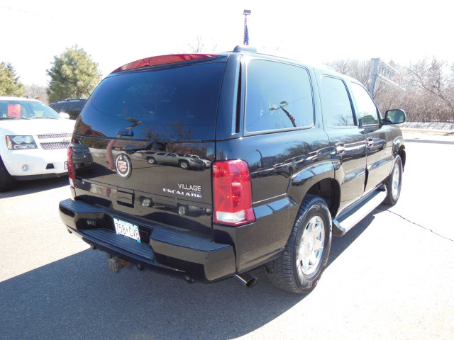 2005 Cadillac Escalade Base