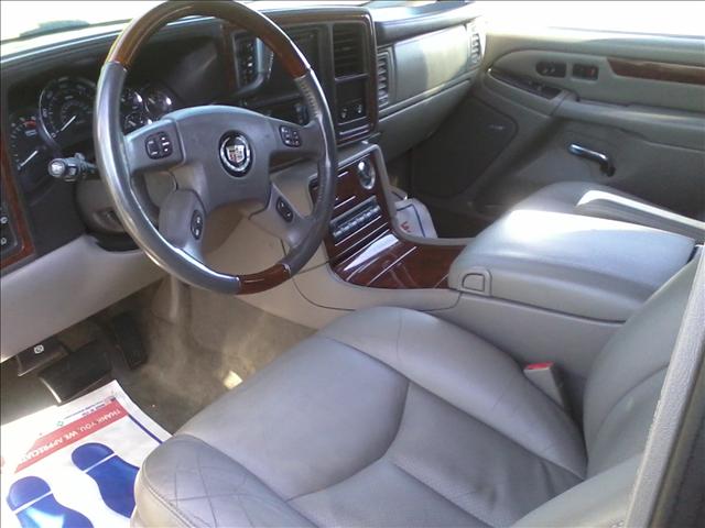 2005 Cadillac Escalade Base