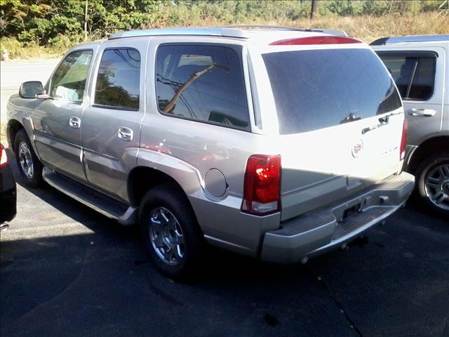 2005 Cadillac Escalade Base