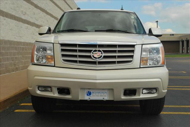 2005 Cadillac Escalade Base