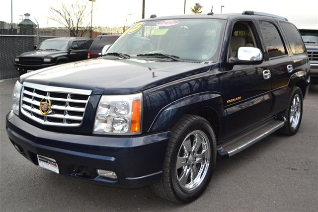 2005 Cadillac Escalade Base