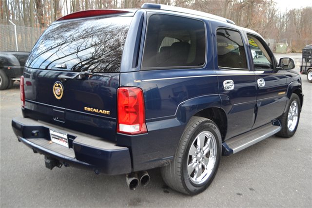 2005 Cadillac Escalade Base