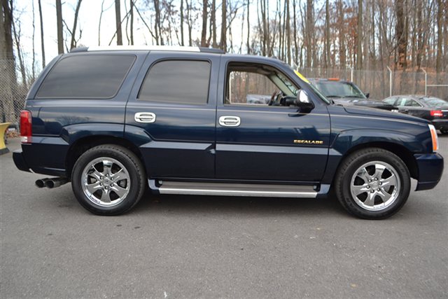 2005 Cadillac Escalade Base