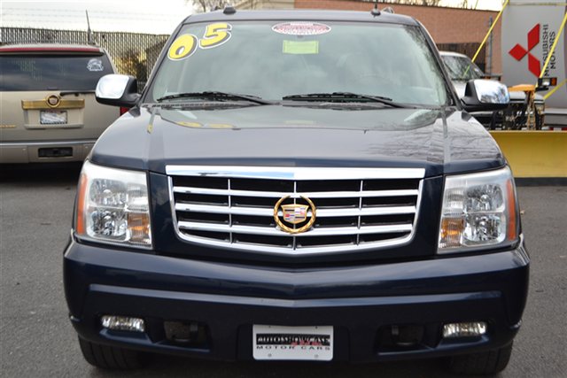 2005 Cadillac Escalade Base