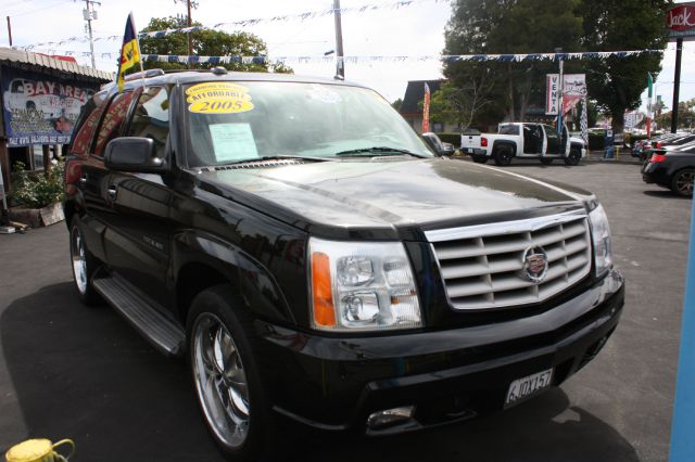 2005 Cadillac Escalade LS Flex Fuel 4x4 This Is One Of Our Best Bargains