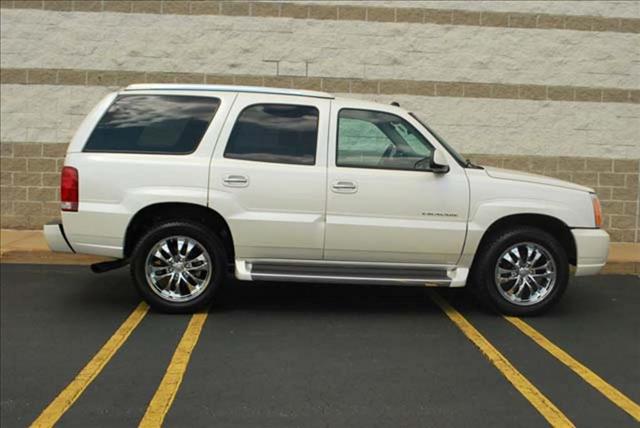 2005 Cadillac Escalade Base