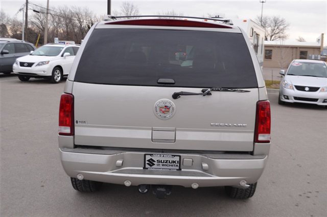 2005 Cadillac Escalade Base