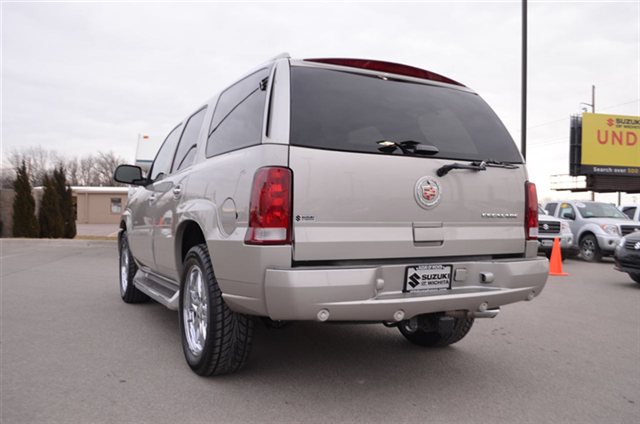 2005 Cadillac Escalade Base