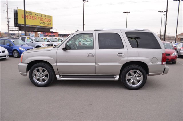 2005 Cadillac Escalade Base