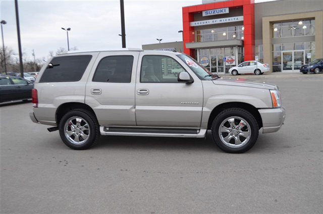 2005 Cadillac Escalade Base