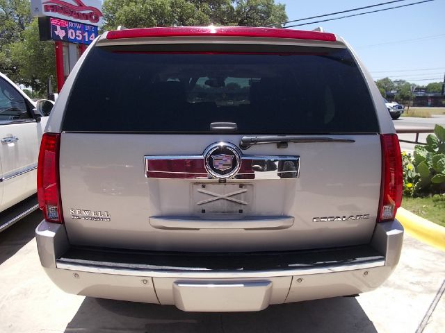 2008 Cadillac Escalade 29