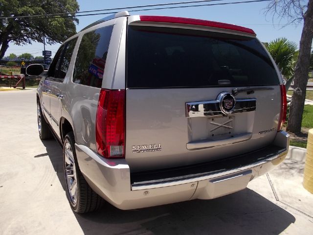 2008 Cadillac Escalade 29