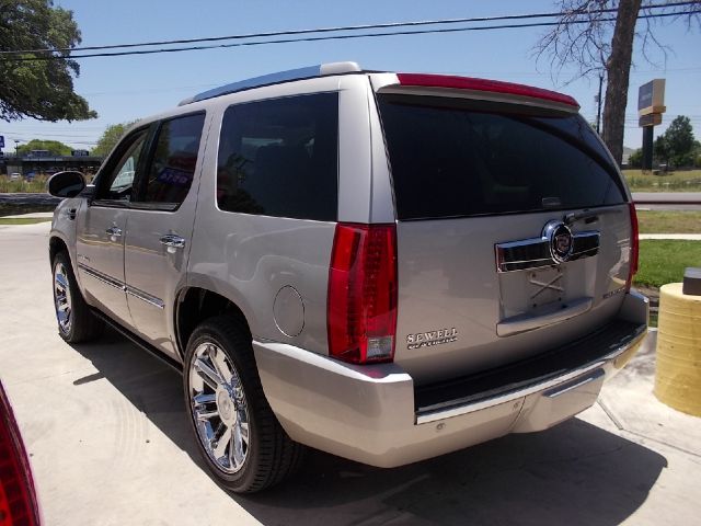 2008 Cadillac Escalade 29