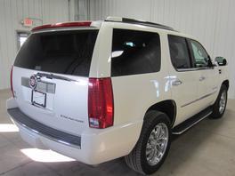 2009 Cadillac Escalade 4dr Sdn Touring Signature RWD