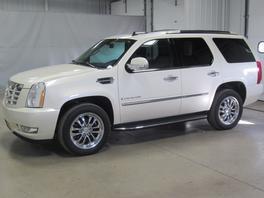 2009 Cadillac Escalade 4dr Sdn Touring Signature RWD